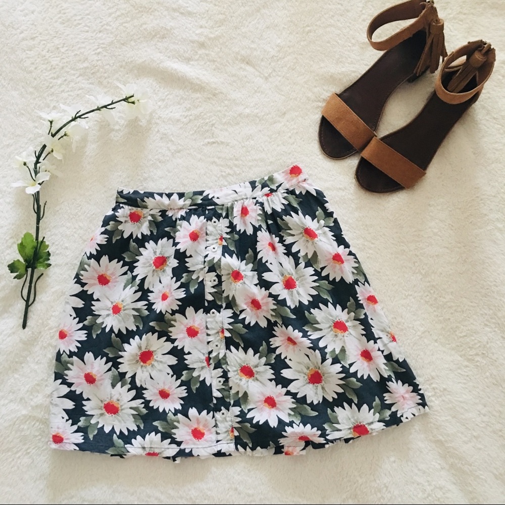 $5 W/ BUNDLE Hollister Dark Green Floral Skirt